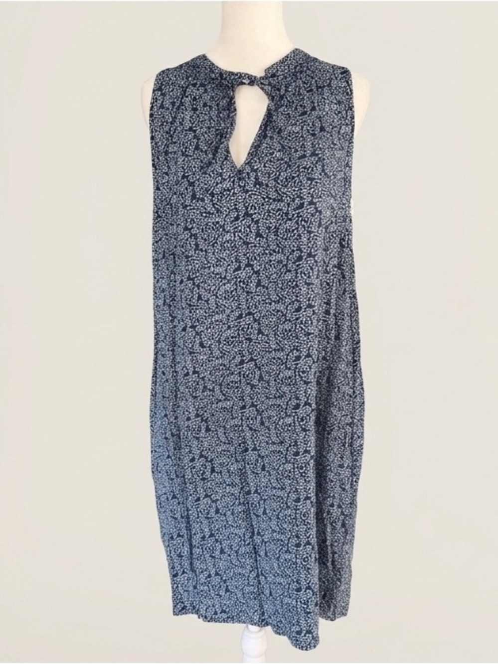 GAP Navy and White Sleeveless Floral Midi Dress with Keyhole